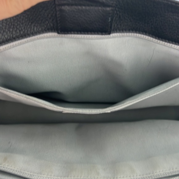 AUTHENTIC - Chanel black executive cerf tote medium. - Picture 6 of 16